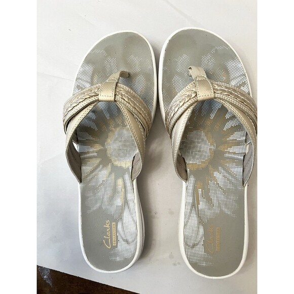 Clarks Brinkley Nora Gold Flip flops Size 11 Comfort Walking Arch Support - Picture 2 of 6